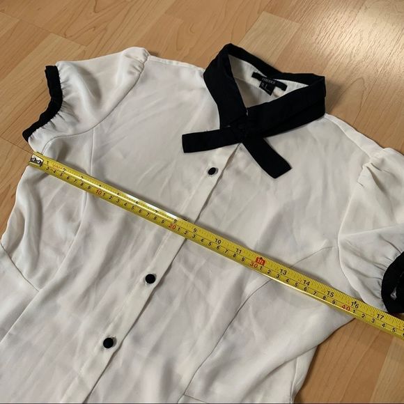 White & Black Forever 21 Blouse Size Small - Picture 8 of 10